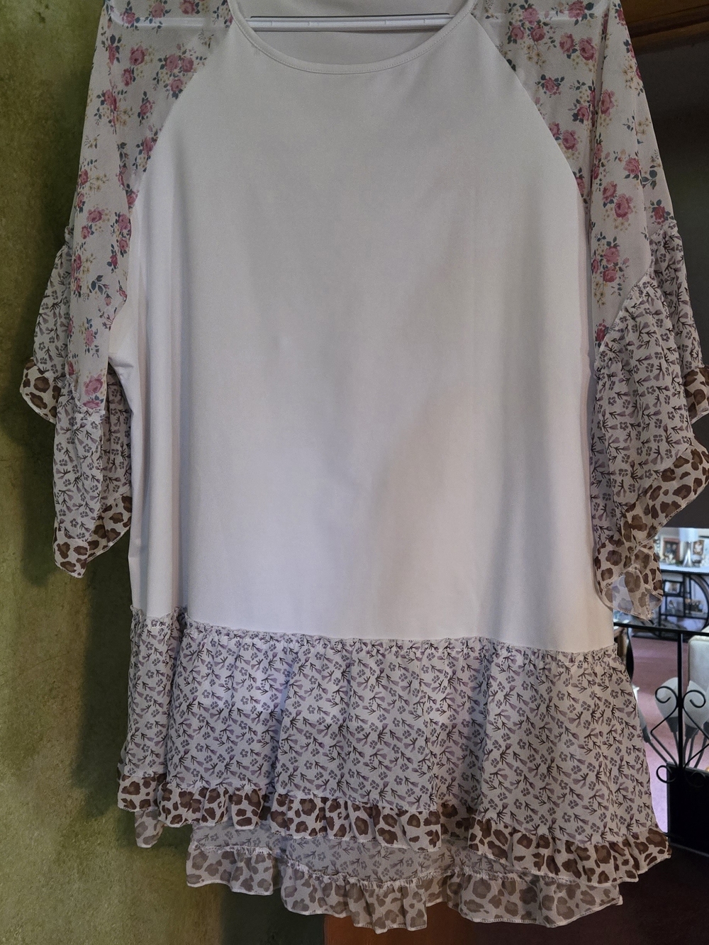 Women’s White Floral & Leopard Ruffle Sleeve Tunic Top